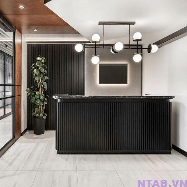 quay le tan 1m9 bo cong op lam nhua full den QLT015 Quầy lễ tân 1m9 bo cong ốp lam nhựa full đen QLT015