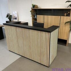 Quầy lễ tân ốp lam gỗ 1m6 QLT024