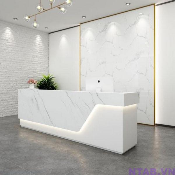 quay le tan van phong van da phoi trang 2m4 QLT033 Quầy lễ tân văn phòng vân đá phối trắng 2m4 QLT033